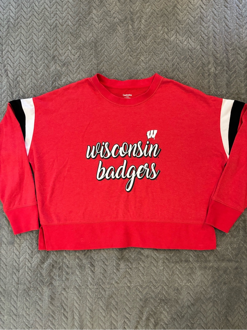 Captivating Women’s Wisconsin Badgers Red Oversized Cropped Sweatshirt Large